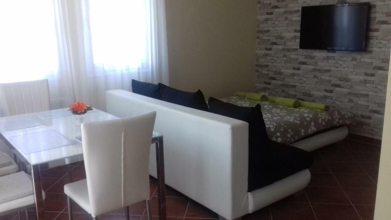 Benelise Apartman ヘーヴィーズ エクステリア 写真