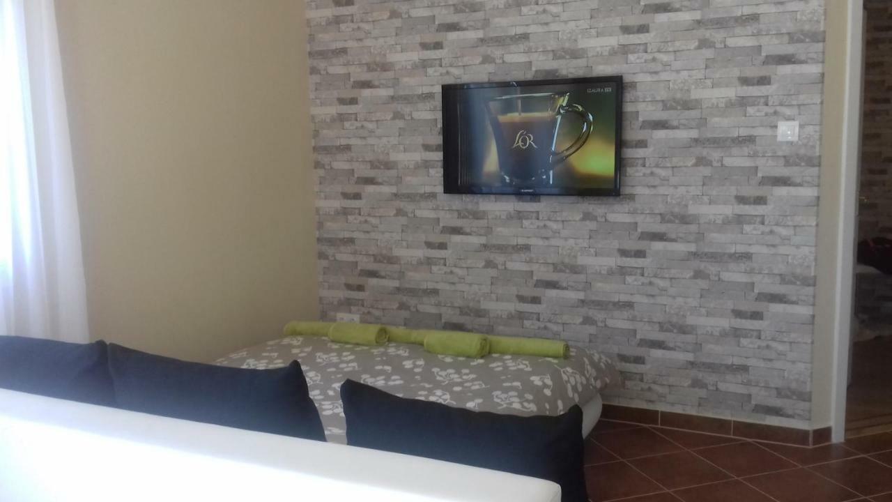 Benelise Apartman ヘーヴィーズ エクステリア 写真