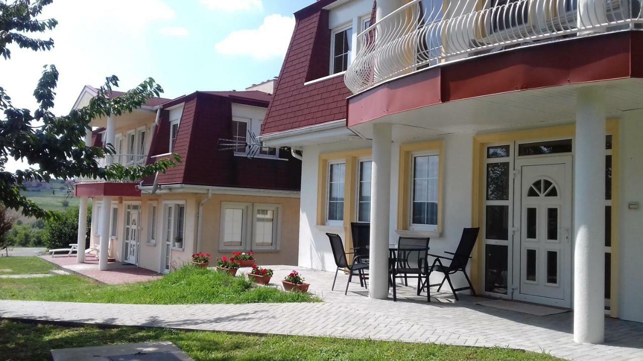 Benelise Apartman ヘーヴィーズ エクステリア 写真