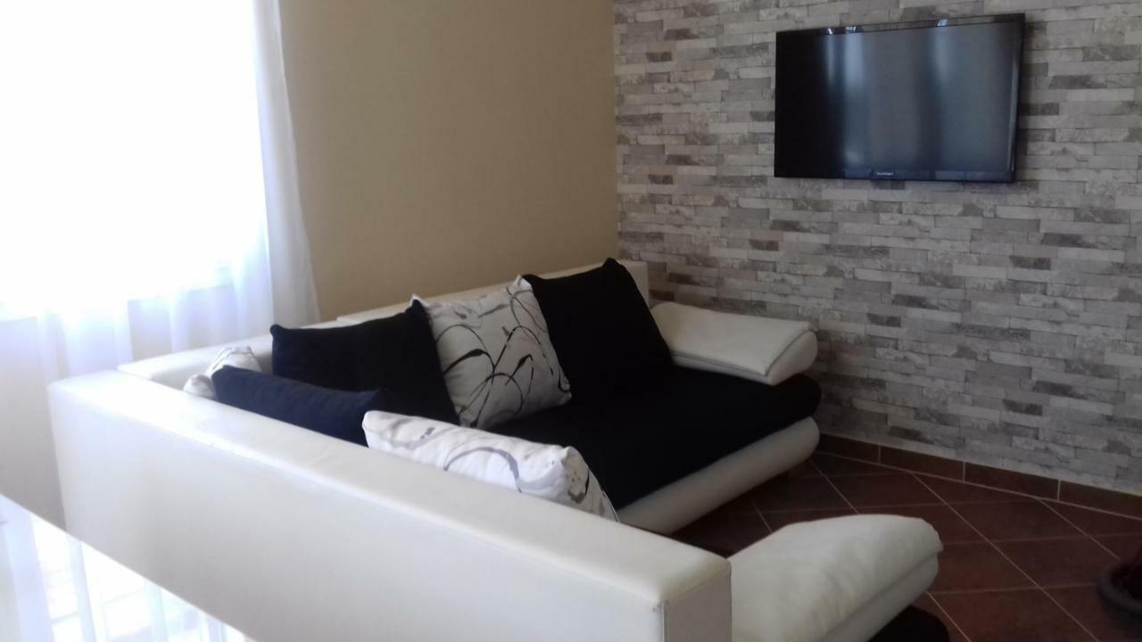 Benelise Apartman ヘーヴィーズ エクステリア 写真
