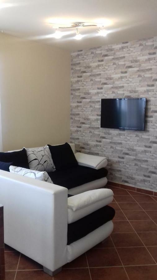 Benelise Apartman ヘーヴィーズ エクステリア 写真